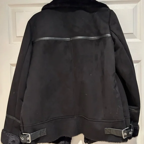 TAKING OFFERS. NO LOW BALLS. retails at $360.

LAUREN  FAUX SHEARLING JACKET - Picture 2 of 13